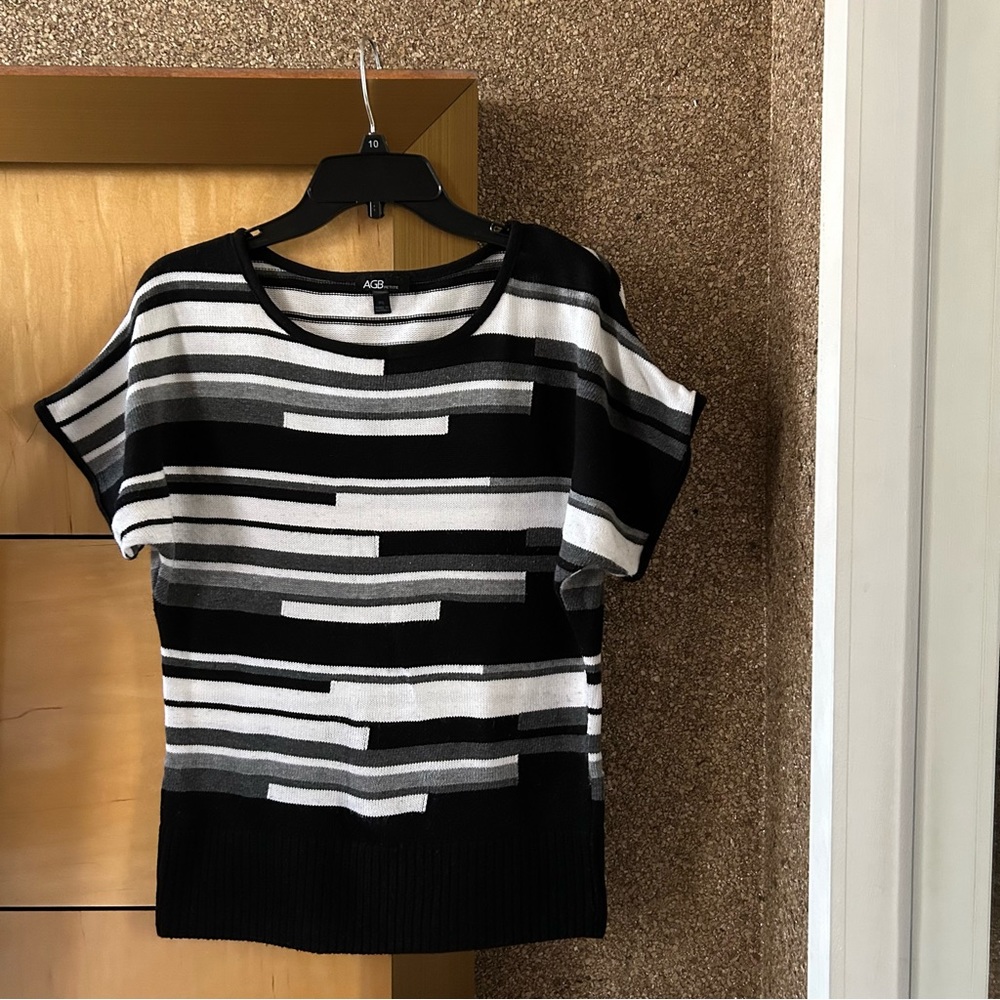 AGB Petite Short Sleeve Sweater – Black, Grey & White Striped